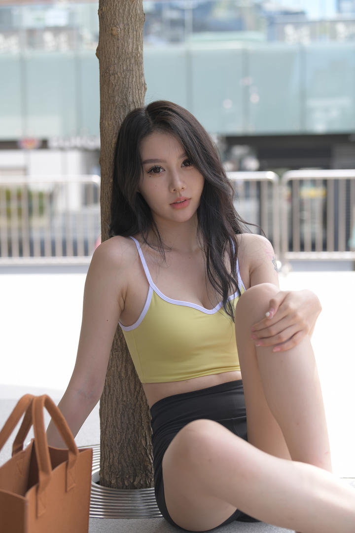 漂亮韩国美女紧身裤街拍图片大全