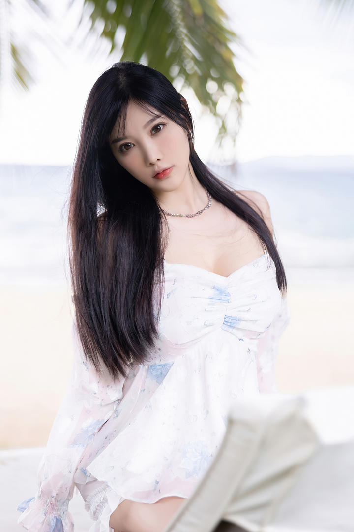 海边度假的清纯女神杨晨晨最新高清旅拍图片