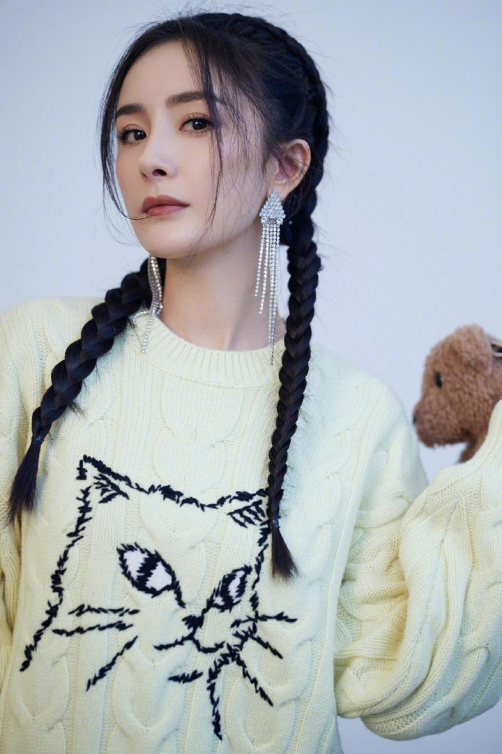 杨幂双马尾俏丽性感写真图片