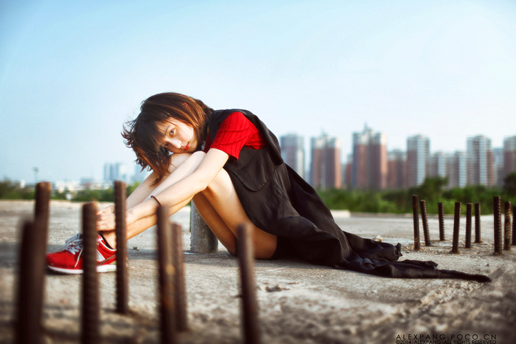 红唇少女妖娆的昼日