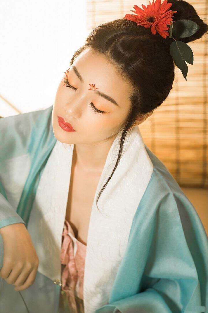 头戴红花的古装美女图片人物伤感壁纸图片
