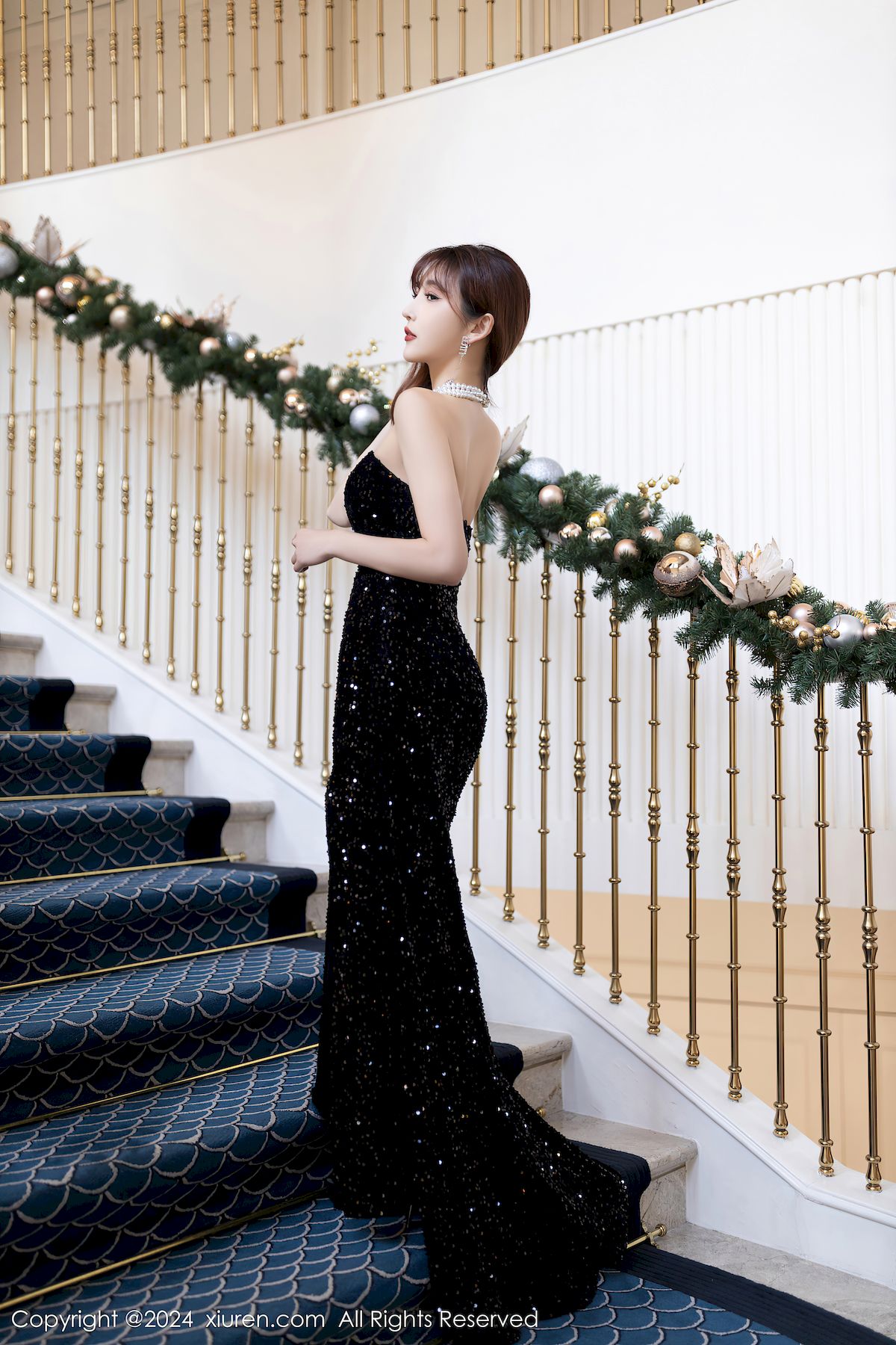 秀人网模特陆萱萱黑色露肩礼裙搭配魅惑黑丝泰国旅拍