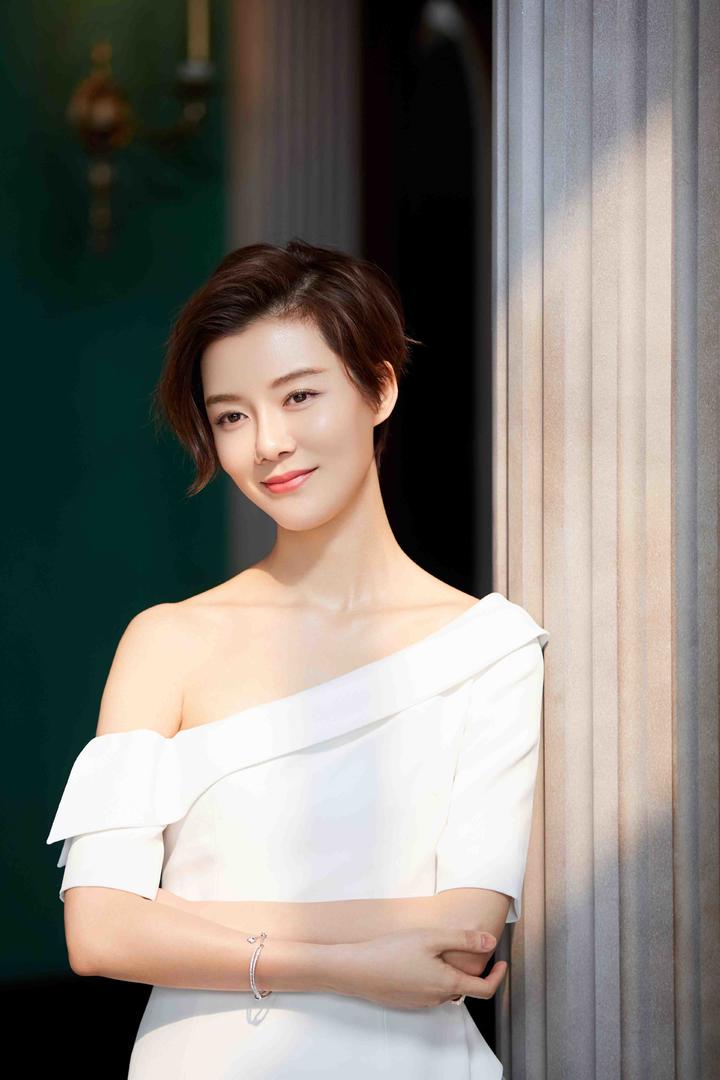 成熟知性美女车晓艺术写真图片