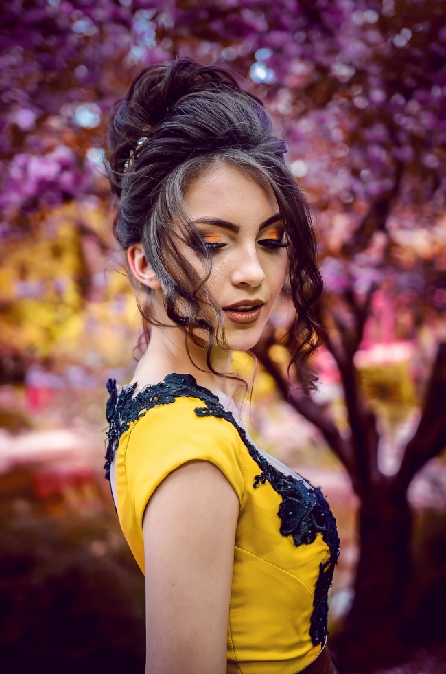 经典伊人美女写真图片