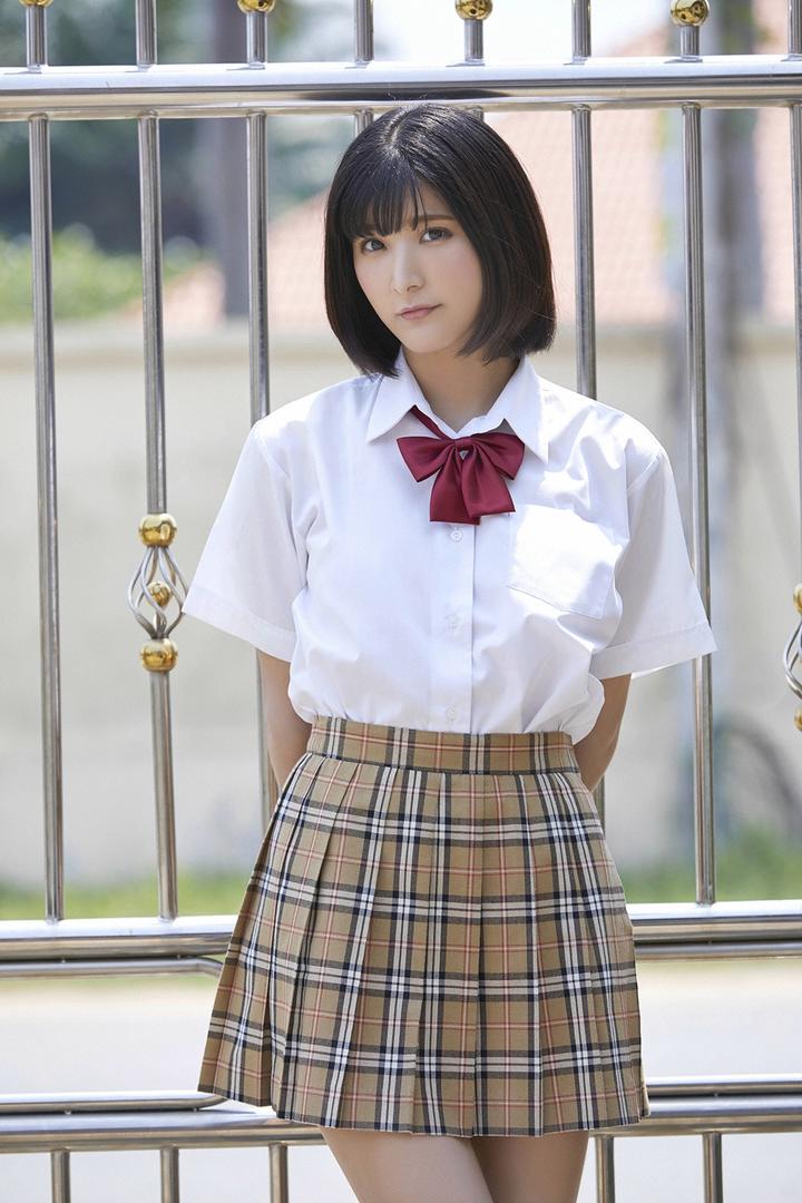 穿校服的日本美女模特写真图片高清