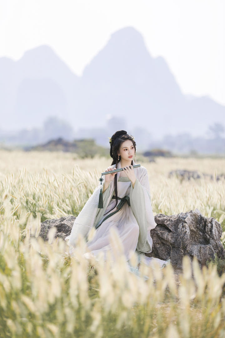 汉服古风吹萧美女艺术照写真图片