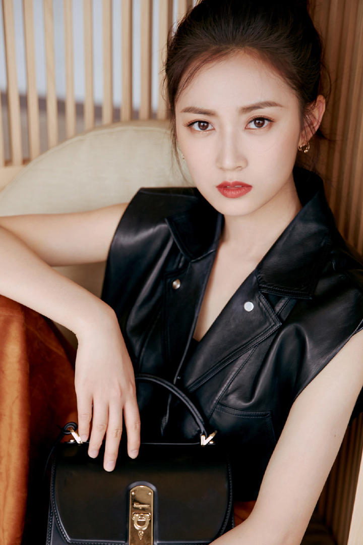 气质美女明星陈钰琪写真