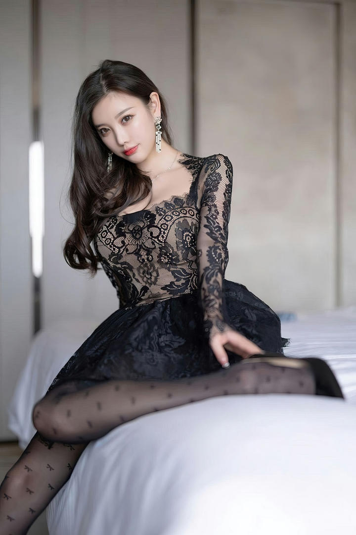 久久国产精品杨晨晨性感床照图片