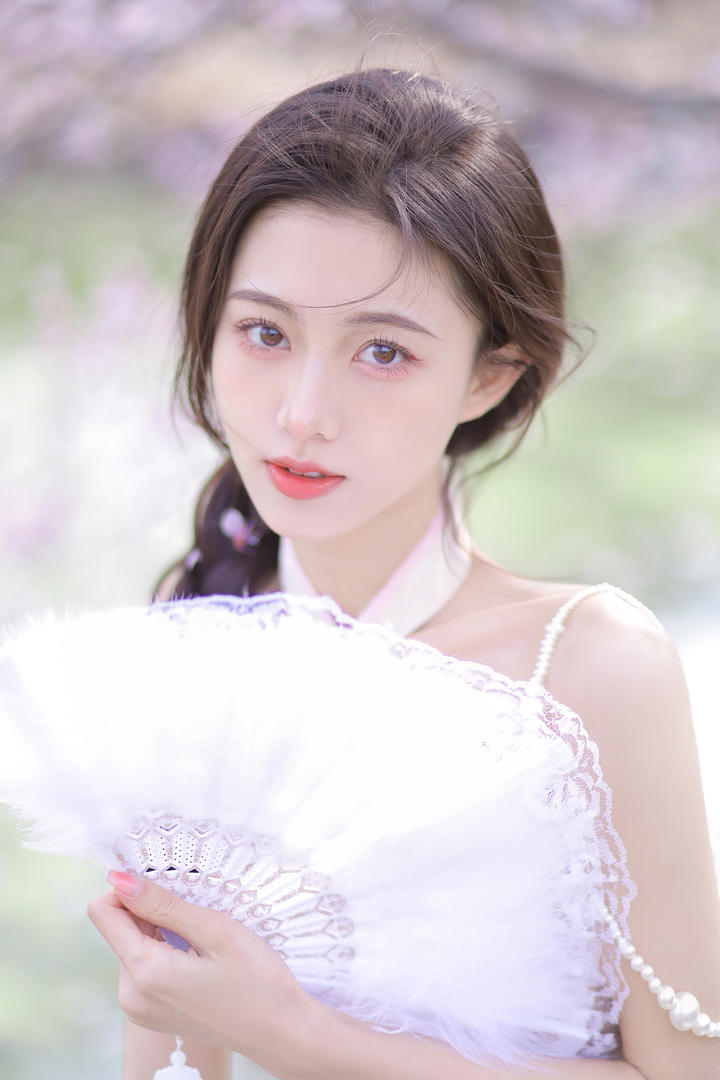 国产高清气质旗袍美女户外摄影写真图片