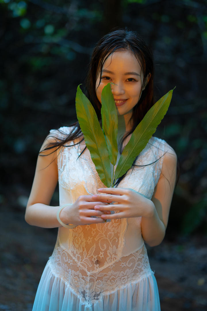 很有气质的推特网红女神个人**艺术照写真