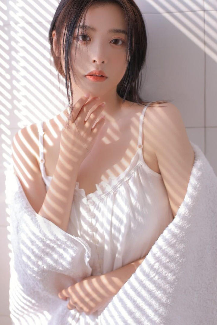 超高清清纯白嫩美女图片
