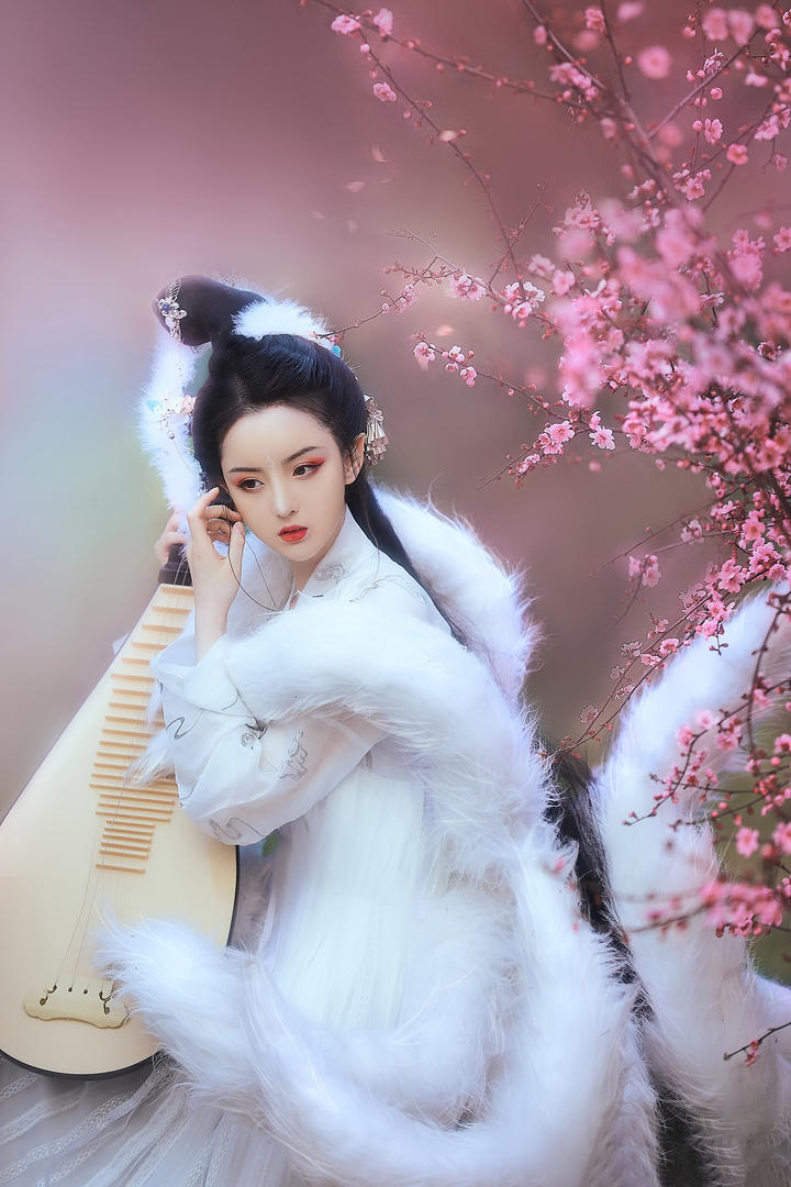 桃花族美女狐狸图片