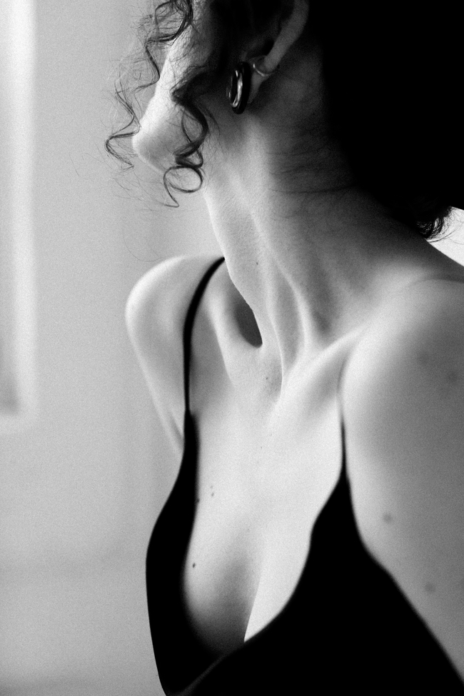 性感黑白诱惑美女人体局部摄影图片