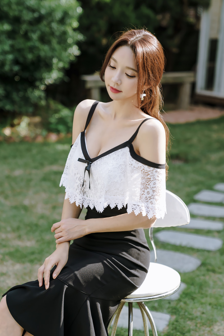 坐在凳子上的高清韩国美女朴秀妍图片