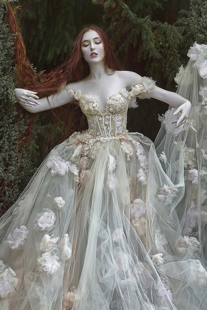 穿着白色纱裙的欧美美女人像摄影图片