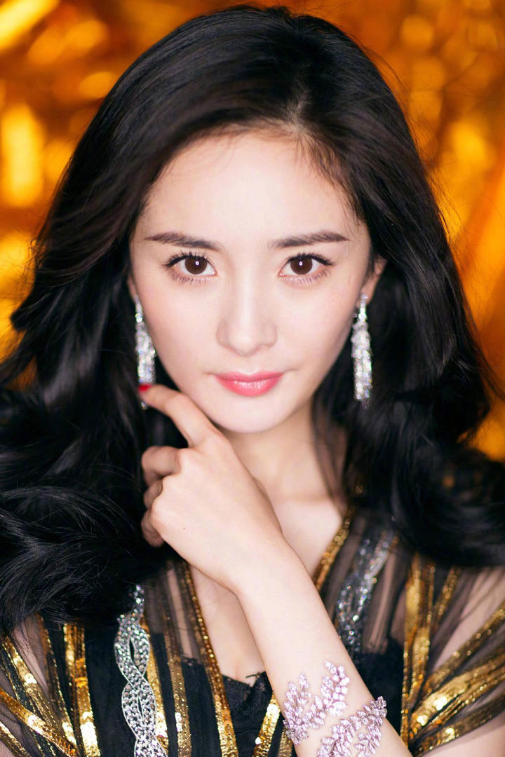 杨幂长发披肩高清特写图片