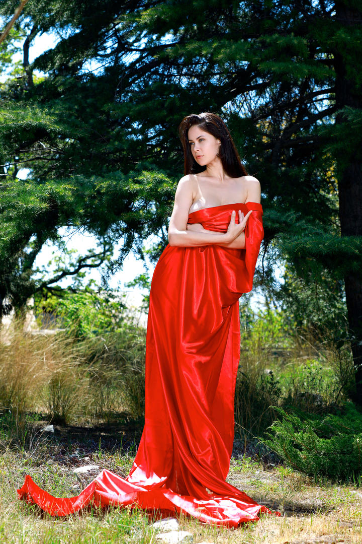 超高清穿着红色长裙的欧美美女写真图片