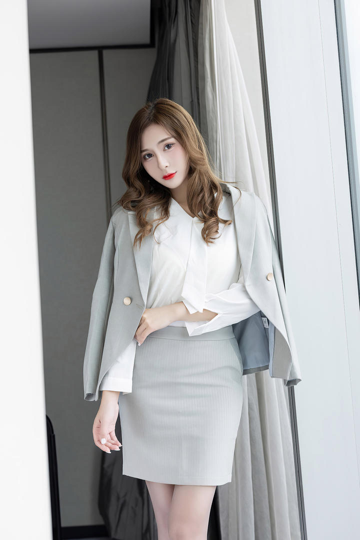 亚洲精品午夜久久久极品气质女神高清写真图片