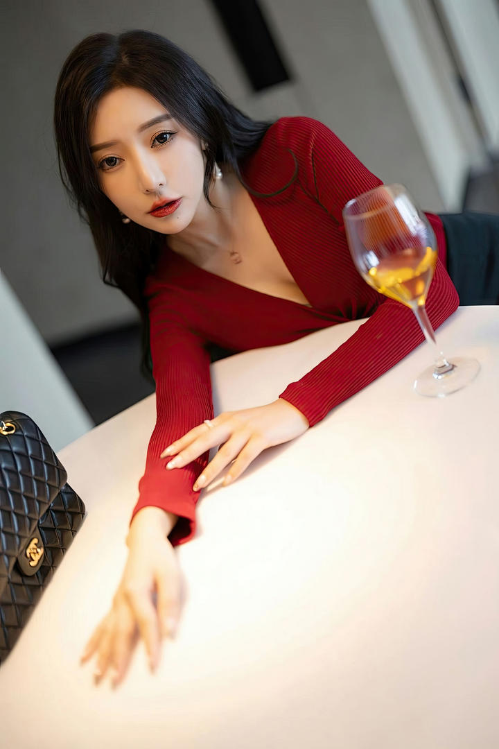 秀人网头牌美女模特王馨瑶美女微醺写真图片