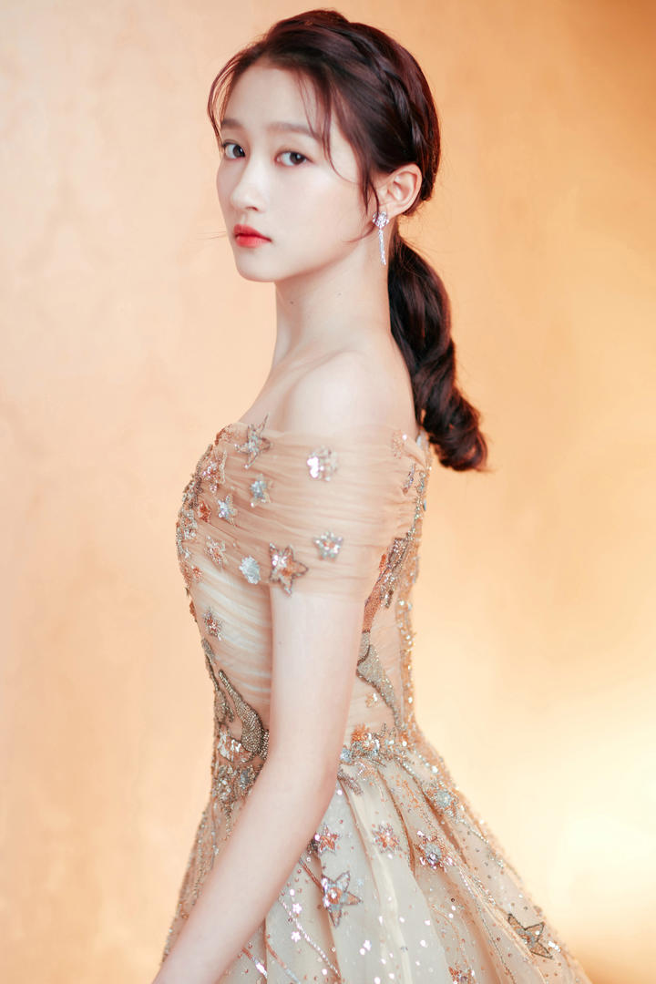 国内知名美女明星关晓彤个人高清写真图片