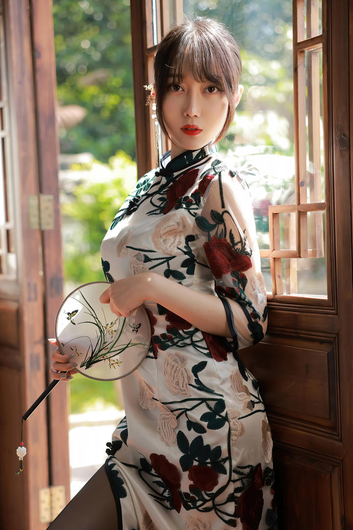 古典气质旗袍美女模特玥儿个人艺术照写真图片