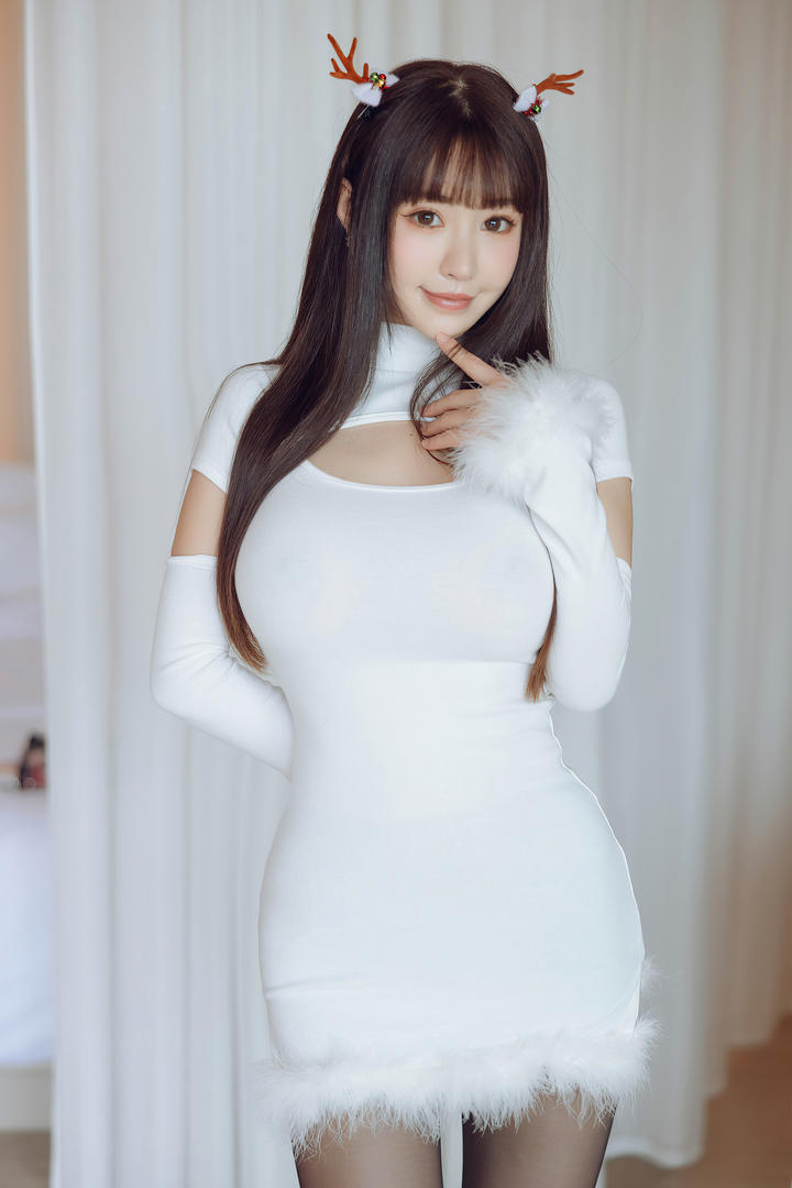 穿超短裙胸大美女私房写真集下载