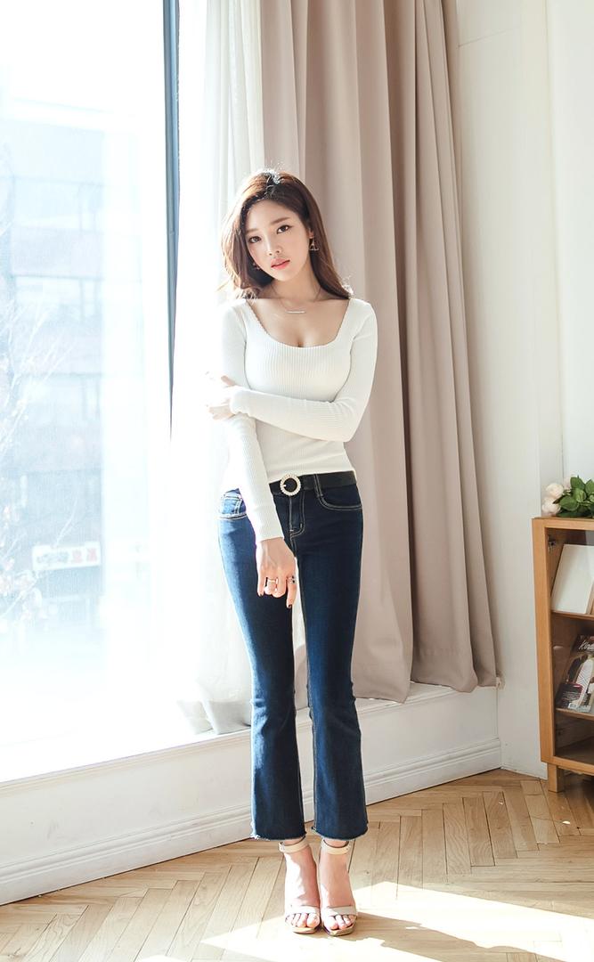 超清韩国室内牛仔裤美女模特朴正允图片