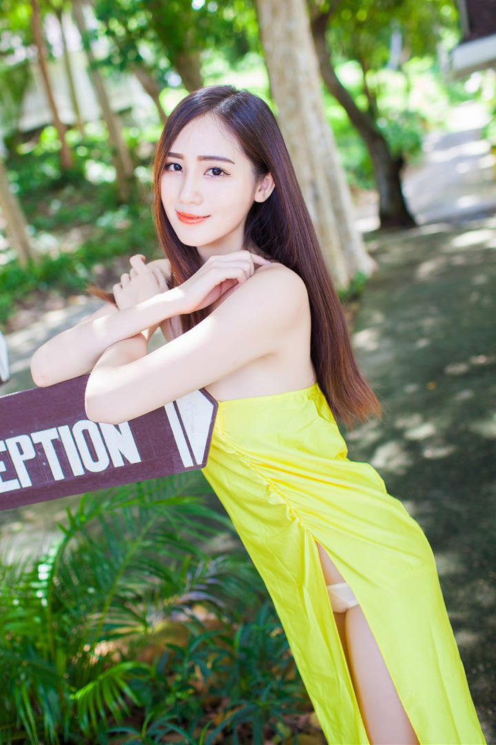 束腰装性感美女图片