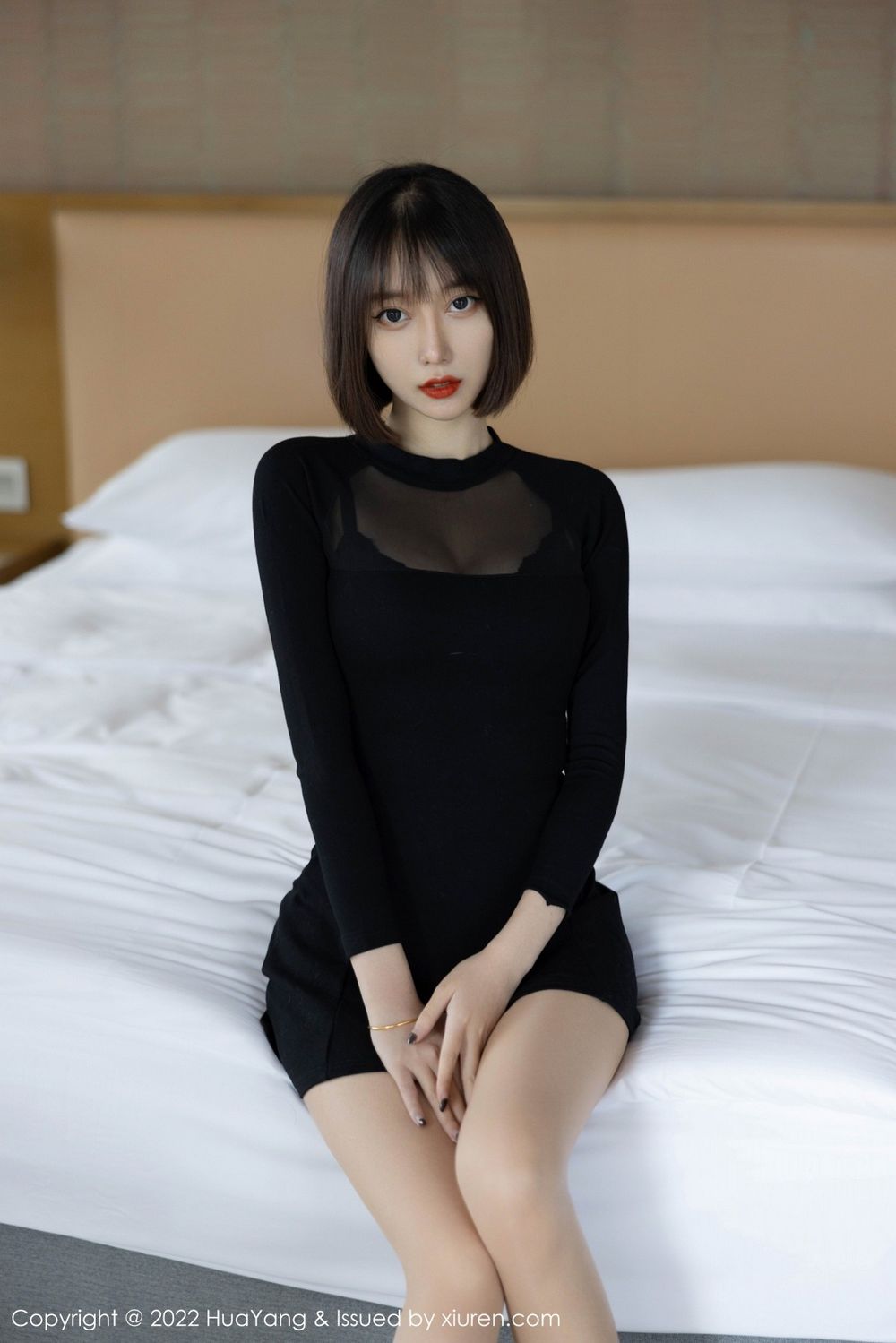 HuaYang花漾丽质美人玥儿玥er超短连衣裙搭配黑丝系列写真