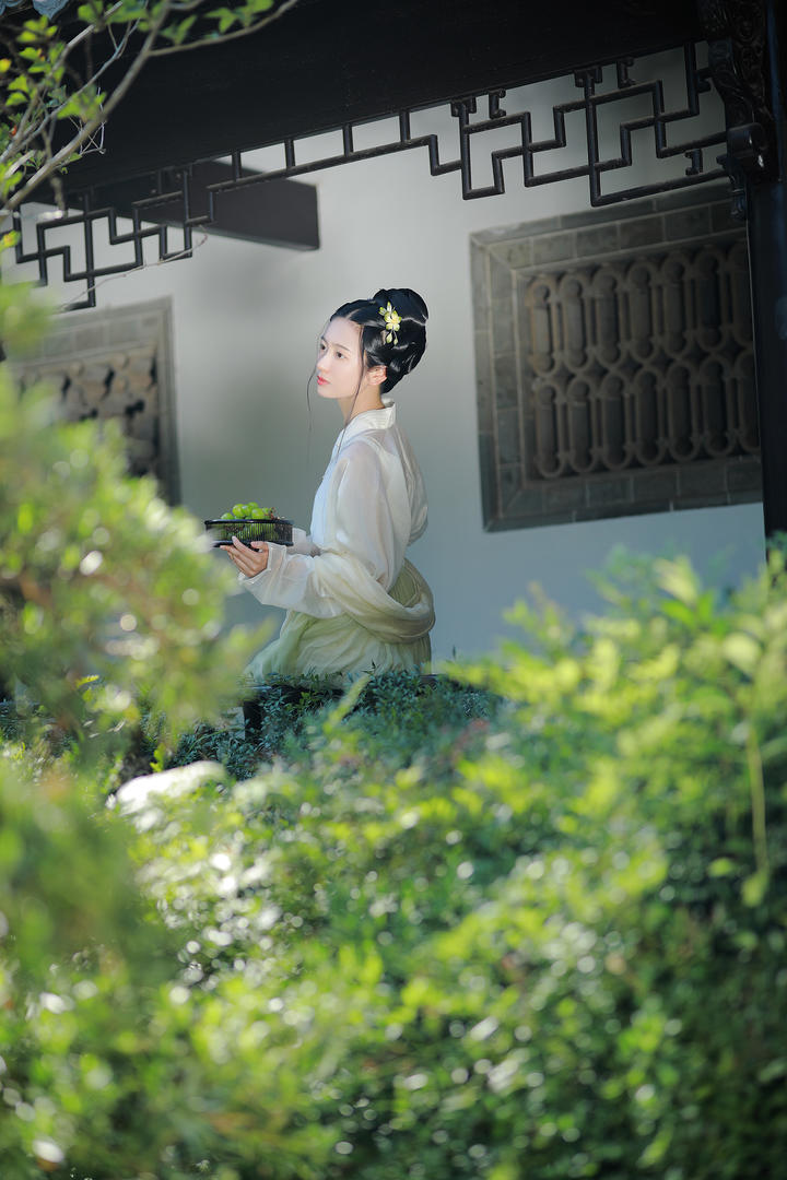 古色古香的气质美女唯美艺术照图片