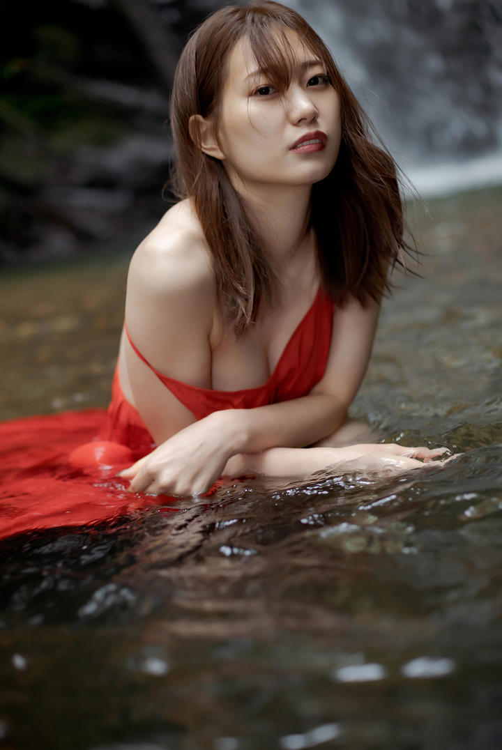 日本性感AV女优美女户外洗澡图片