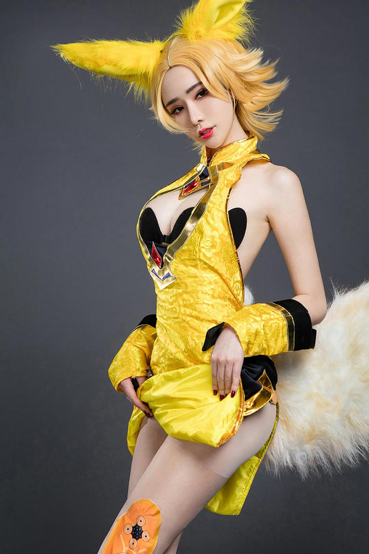 超高清极品性感大胸小狐妖萌琪琪写真图片