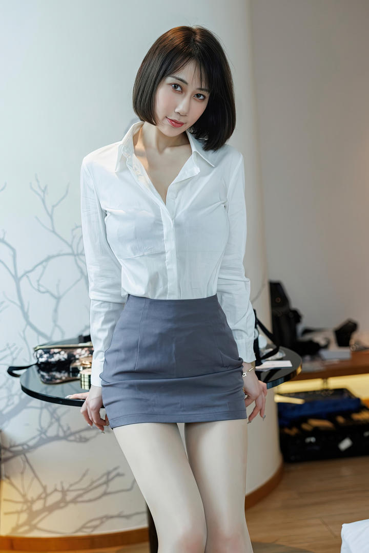 穿短裙极品性感空姐美女私拍套图