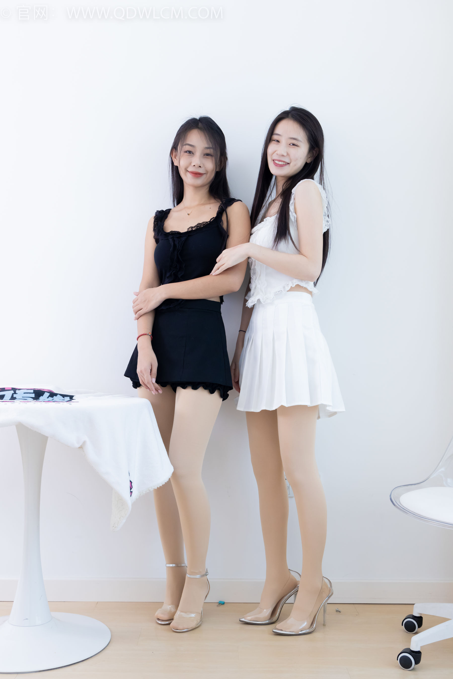 物恋传媒模特菜菜&岚岚黑白服饰要你的温柔主题写真