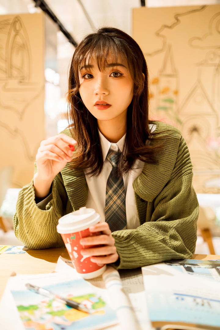 喝奶茶的果果女生头像真人图片