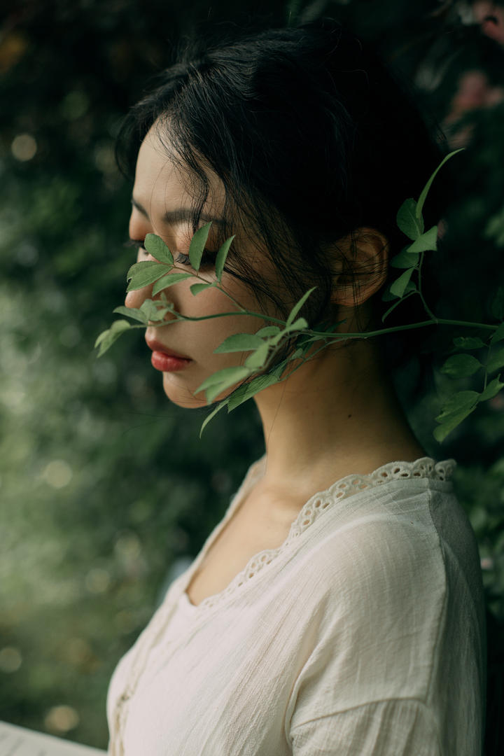 清秀女生户外摄影艺术写真图片大全