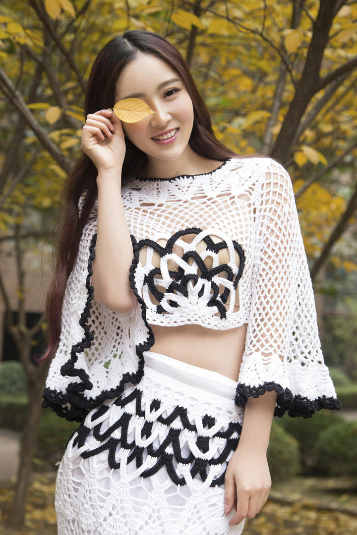 4K超清户外美女模特壁纸图片