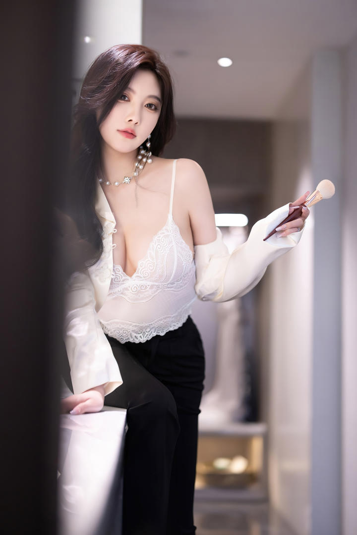 蜜桃网性感美女杨晨晨大胆人体写真图片