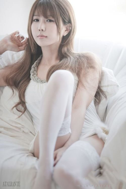 天真又不失可爱 靓丽美女让你心动不已