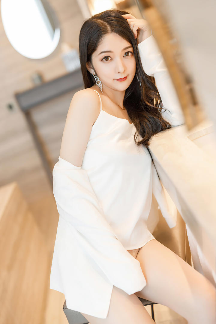 高清晰国模美女酒店私拍套图流出