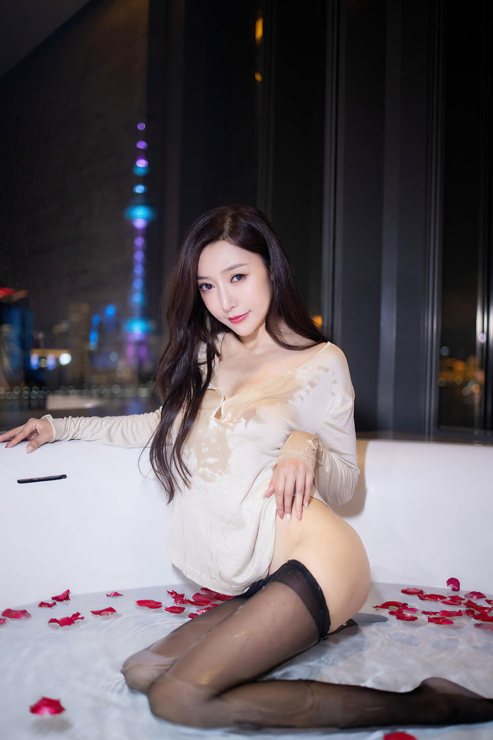 令人欲罢不能的性感御姐王馨瑶极品黑丝写真图片