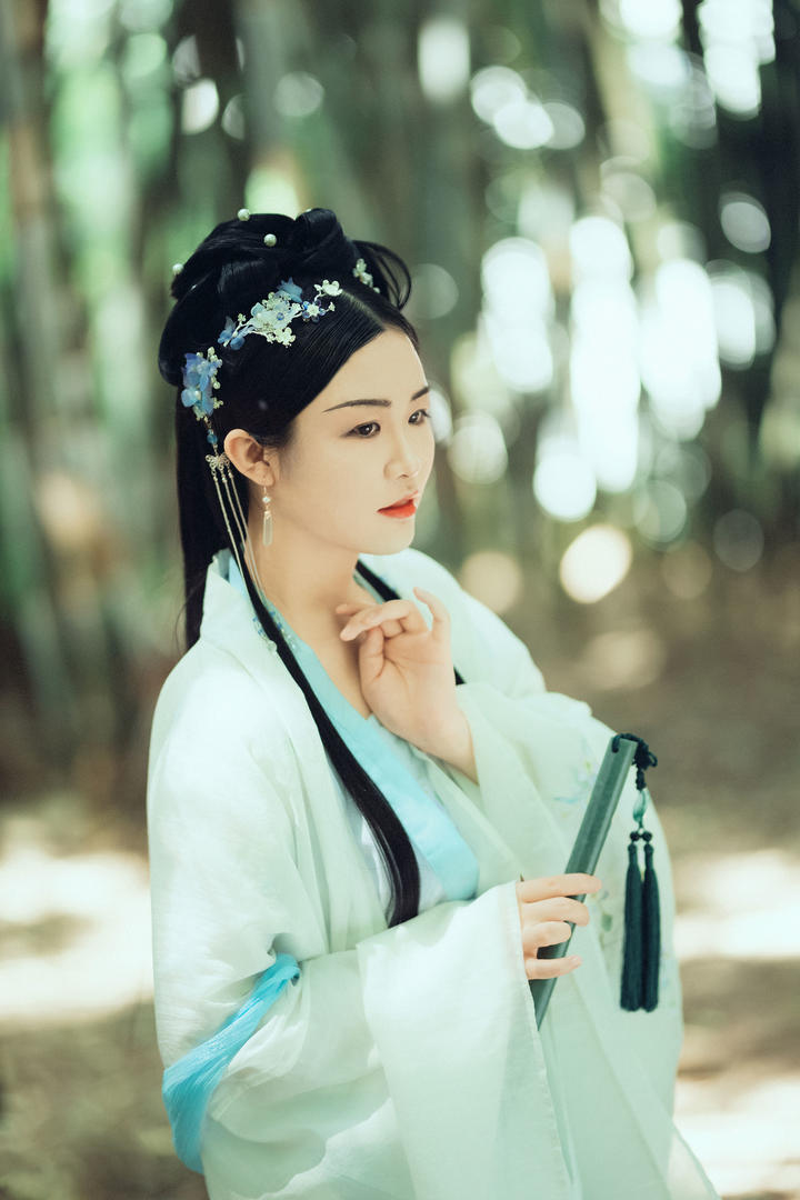 端庄气质古韵古装美女壁纸图片