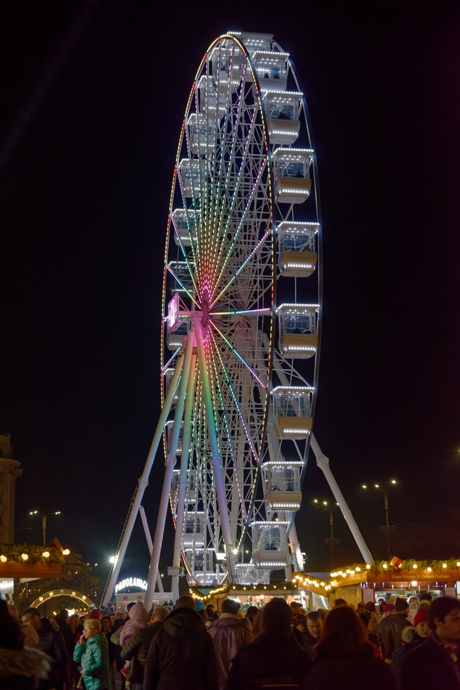 游乐园主题公园摩天轮夜景图片