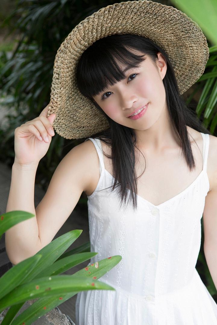 戴着草帽的日本傻白甜可爱女生高清图片