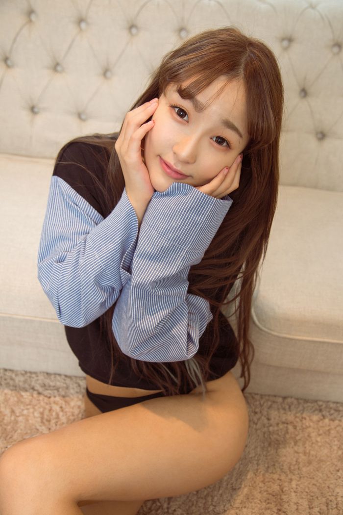 性感美女含猪蹄子SM束缚多套服饰诱惑写真