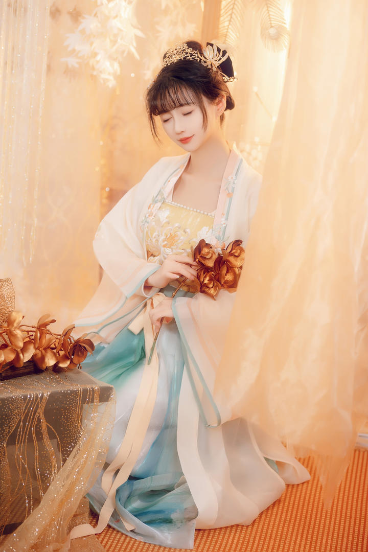 温柔漂亮古装美女高清手机壁纸大图