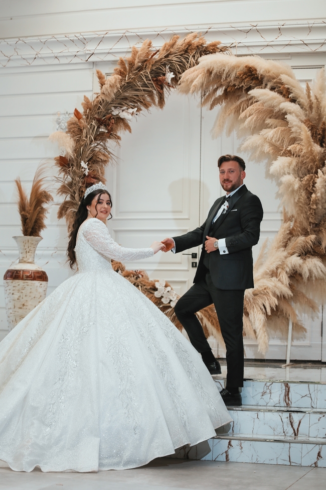 欧美新婚恋人白色婚纱写真摄影图片