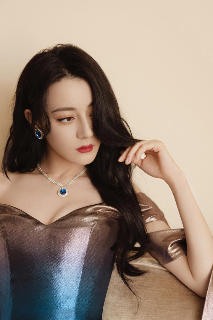 国内美女明星专区迪丽热巴性感写真套图