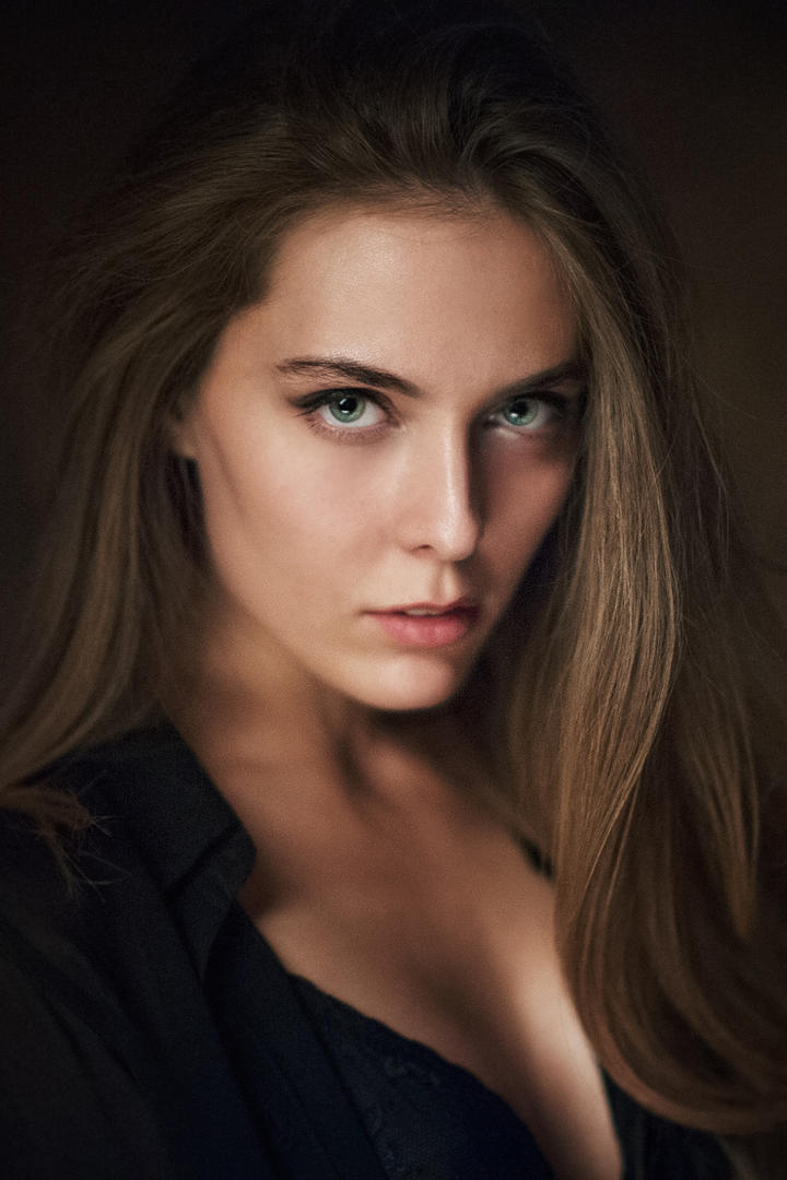 欧美金发美女特写图片