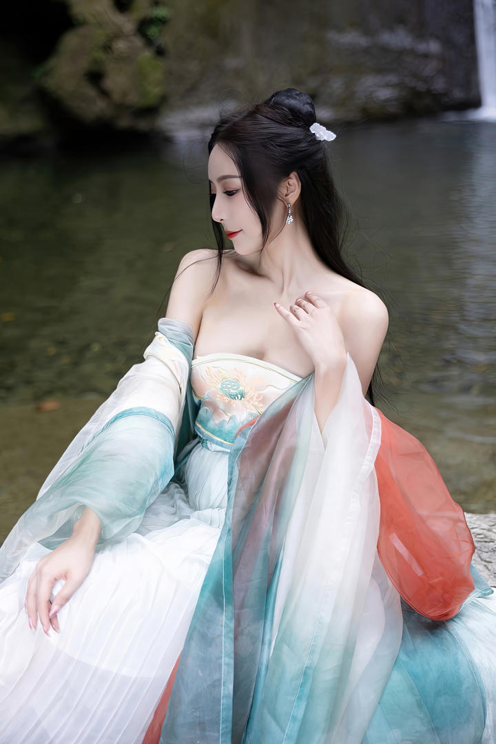 性感古装美女模特王馨瑶高清写真图片